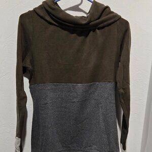Lightly loved Sweater / Sweatshirt by Ampersand (M) in excellent condition.